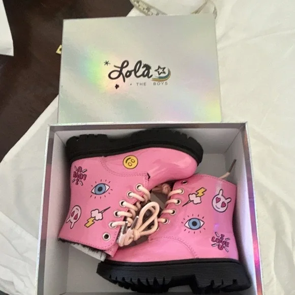 New in box Lola + The Boys Pink Black Girls' Combat Boots Graphic Emoji Lace Up