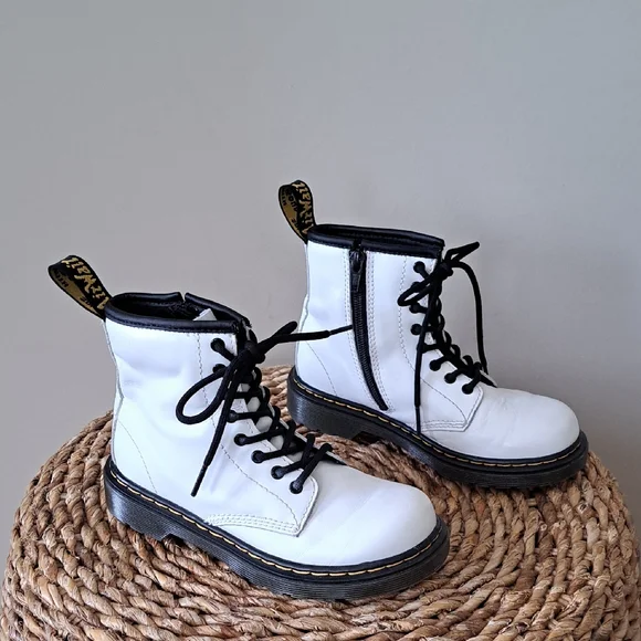 Dr. Martens Girls Zavala‎ White Leather Combat Ankle Booties Lace-up Zip S-1