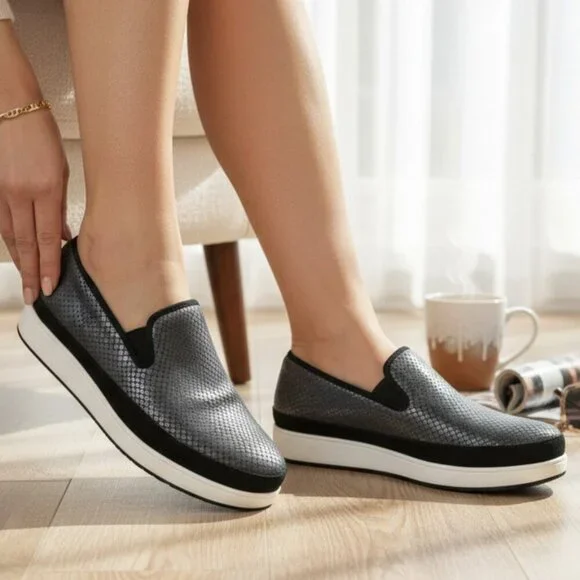 Donald J. Pilner Mickey Snake Gunmetal Gray Black Platform Slip-On, Size 6