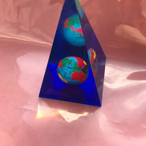 Vintage Acrylic Pyramid Globe Map Desktop Paper Weight Souvenir 2 by 2 by 3 in