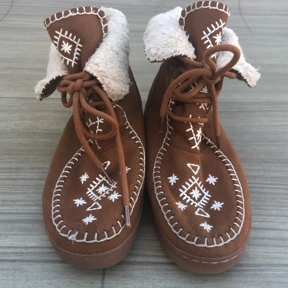 Zara Kids fleece lined boots Size‎ 36