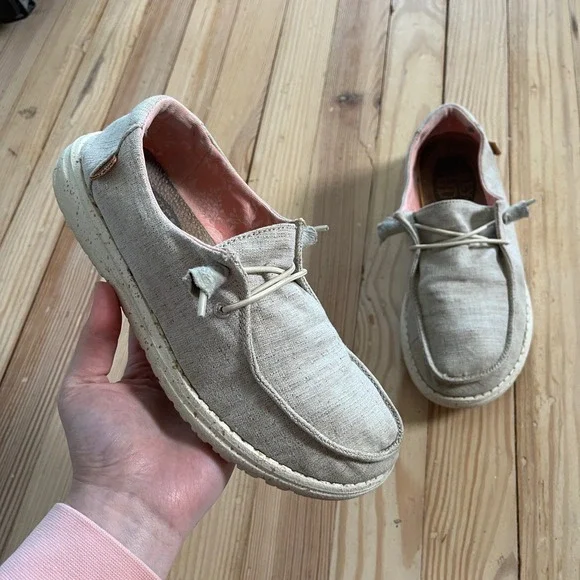 Hey Dude Wendy Chambray White Nut Loafers Womens Size 7 Tan Slip On Casual Shoes