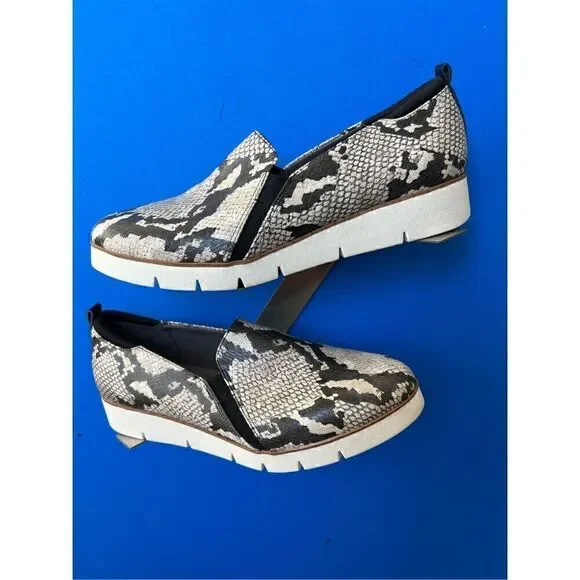 DR. SCHOLLS Snakeskin Print Be Free Energy Women’s Slip On Shoes Size 10