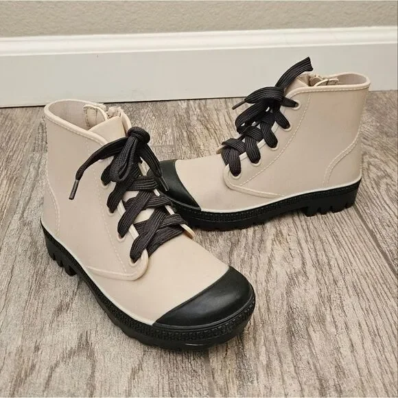 Cotton On Kids Stylish Cream and Black Ankle Boots Size 9-10