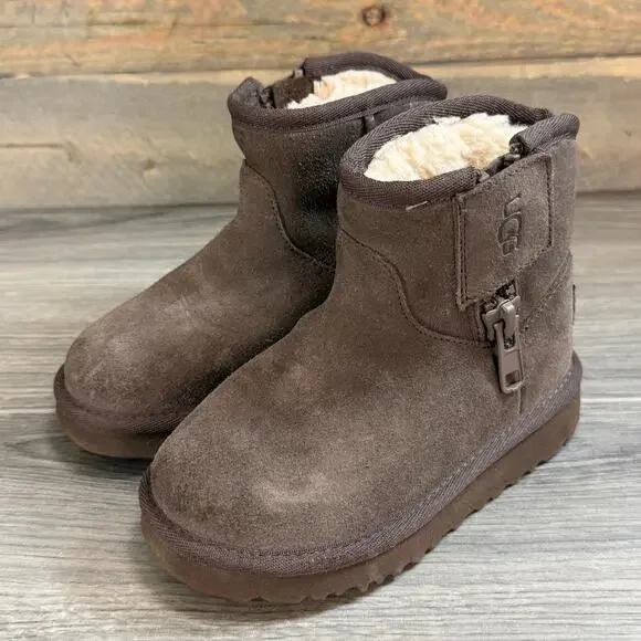 Ugg Plush Kids Adri Classic Mini Shearling Lined Boots Size US 9 Brown Side Zip