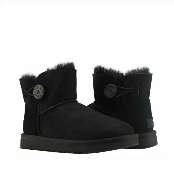 UGG Kids Bailey Button II (Toddler/Little Kid) Size 2. Excellent