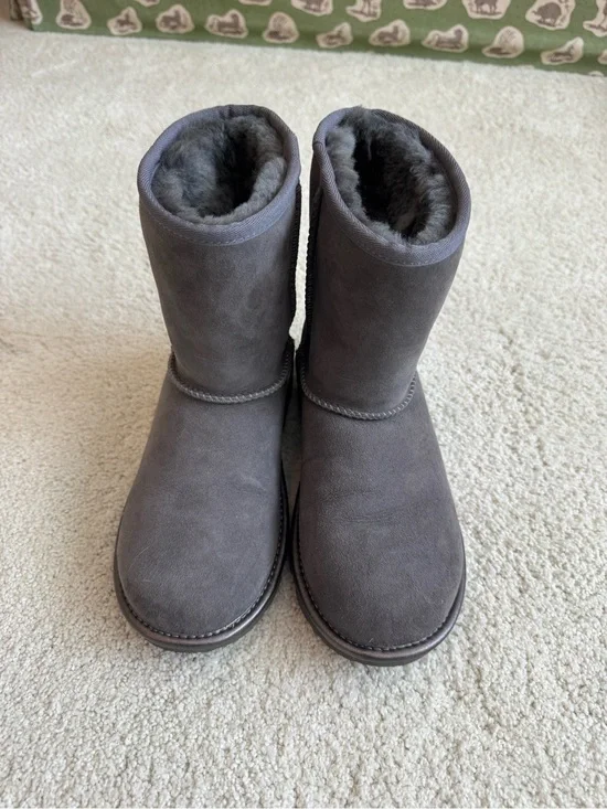 UGG Kids’ Classic II Shine Boot
