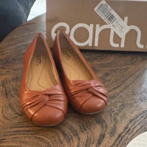 Earth Women's Brown Knotted Flats