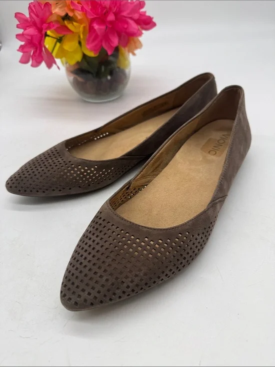 Vionic Posey Taupe Perforated Pointed Toe Flats Size 10 VIO10115