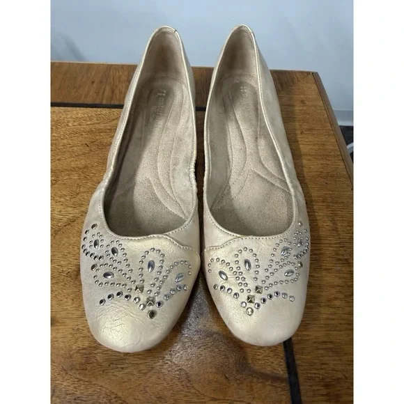 Naturalizer Women's 7 Ballet Flats N5 Comfort Leather Tan Gold Studs Shoes Metal