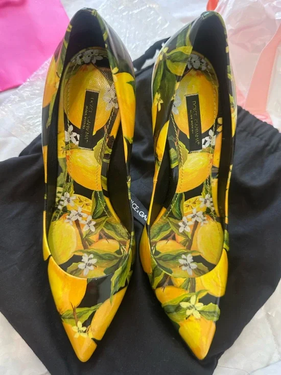Dolce & Gabbana Yellow Lemon-Print Pointed Toe Pumps pre loved