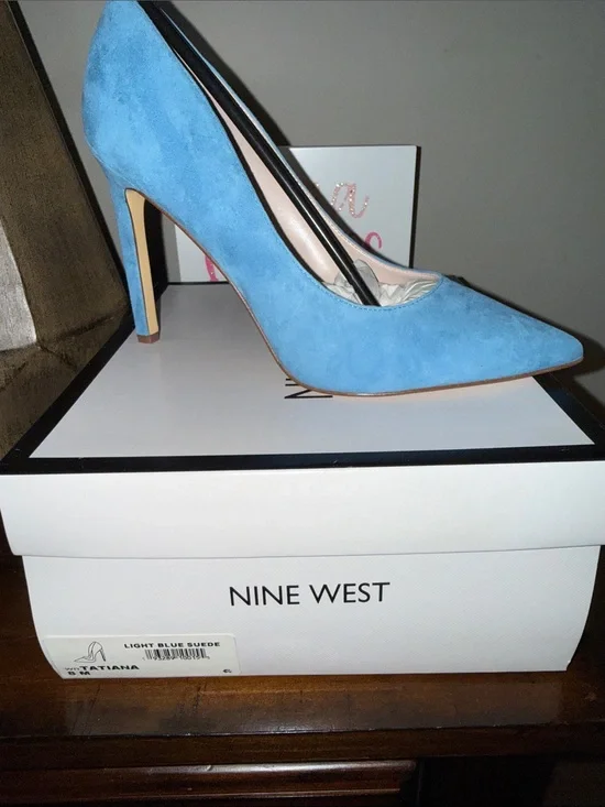 Nine West light blue suede pointed-toe pumps