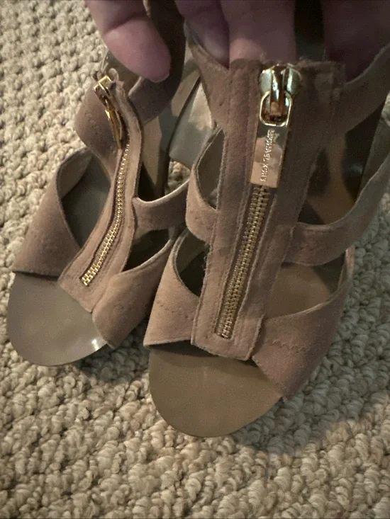 Michael Kors Berkley taupe suede strappy wedge sandals Sz 8 with gold detail