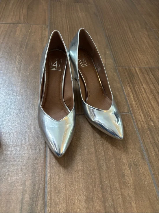 LFL Lust For Life Women's LL-MOXXIE Pump Pointed Toe Silver Patent Dress Pumps