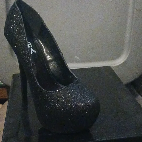 Bnib Alba black heels