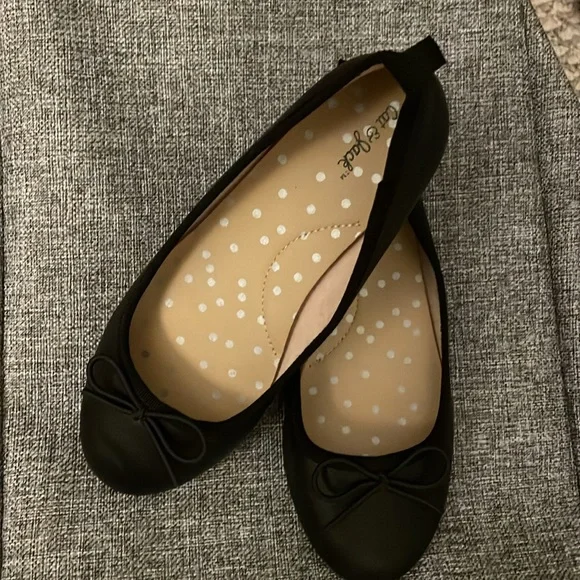 Perfect condition Cat and Jack ballet flats size 13