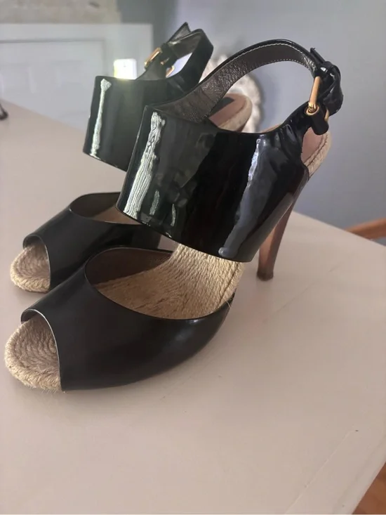 BCBGMaxAzria Black Patent Peep-Toe Slingback Heels with Woven Insole