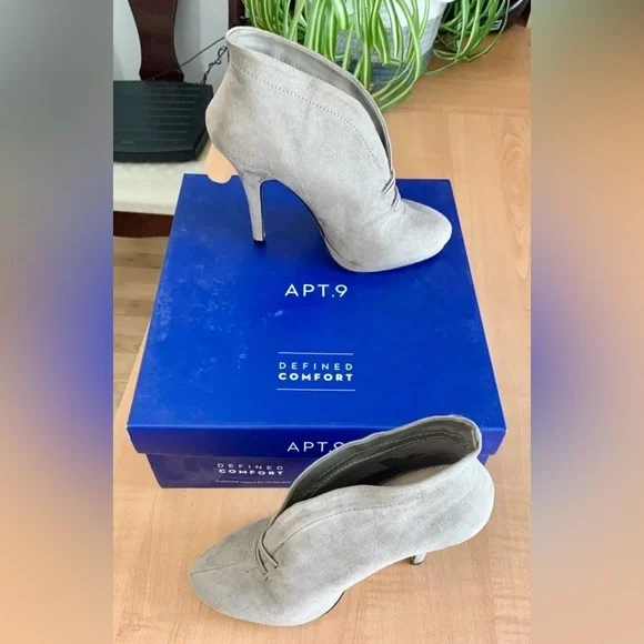 New Apt.9 high heels shoes woman’s size 7 1/2 with box