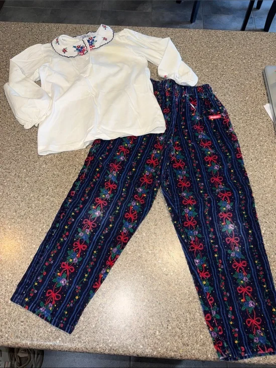 OshKosh B'gosh Vintage White Top with Navy Floral & Bow Corduroy pants and Top
