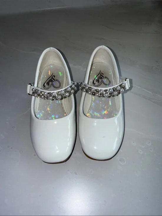 Girls White Patent Mary Jane Shoes with Pearl-Strap Embellishment