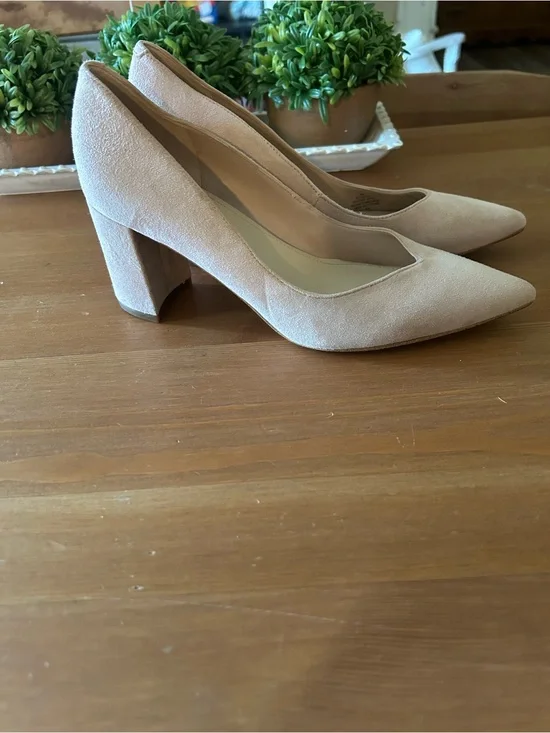 Marc Fisher Claire Heels, Light Natural Genuine Suede Pumps, Block Heel Size 6