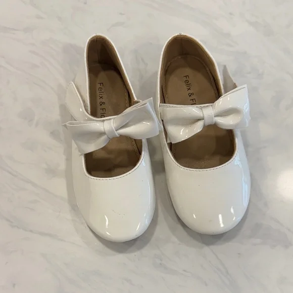 Felix & Flora Girls' White Patent Bow Mary Jane Dress Shoes