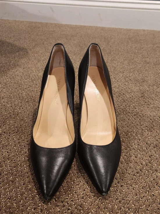 Ivanka Trump Black Pointed Toe Leather Pumps - Sleek Classic