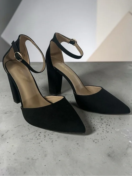 Dream Pairs suede pumps NWOT
