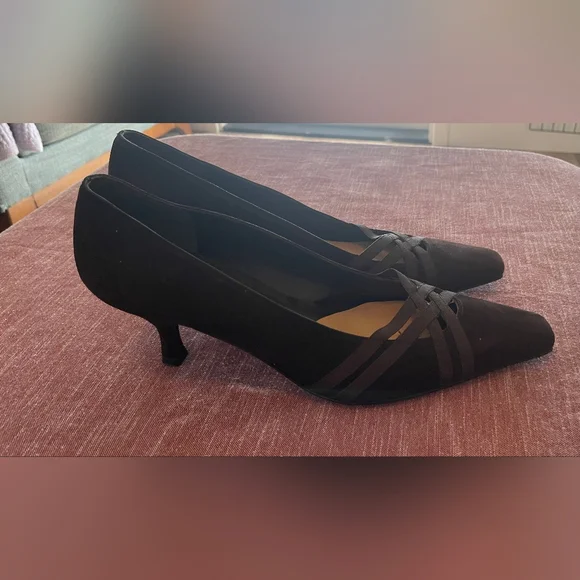 Vintage Stuart Weitzman Brown Suede Heels Gilmore girls inspired kitten heels
