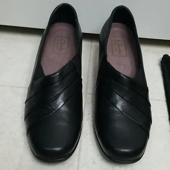 CLARKS Everyday leather slip on shoes kitten heel