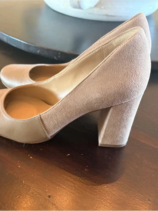 Classic Women's Block Heel Pump in Taupe leather and suede.  Naturalizer  6.5