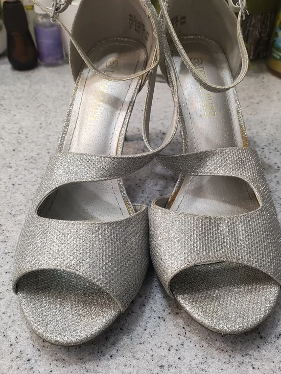 Dream Pairs🎇✨Glittery Silver Women’s Peep-Toe Heel Sandals