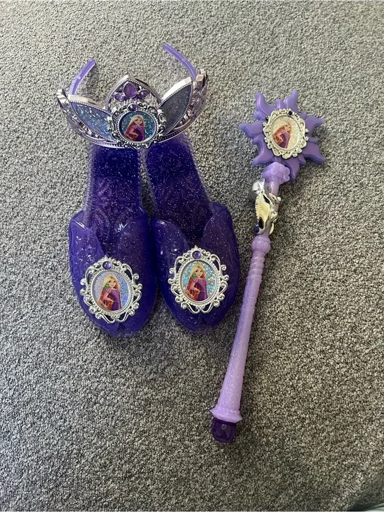Rapunzel heels, wand, tiara 👑