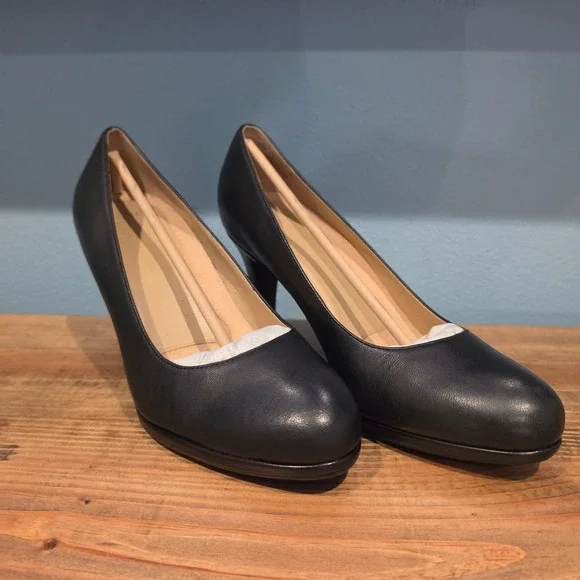 Natruralizer Women's Michelle Pump Black Leather Round‎ Toe Cushioned Heel 10 M