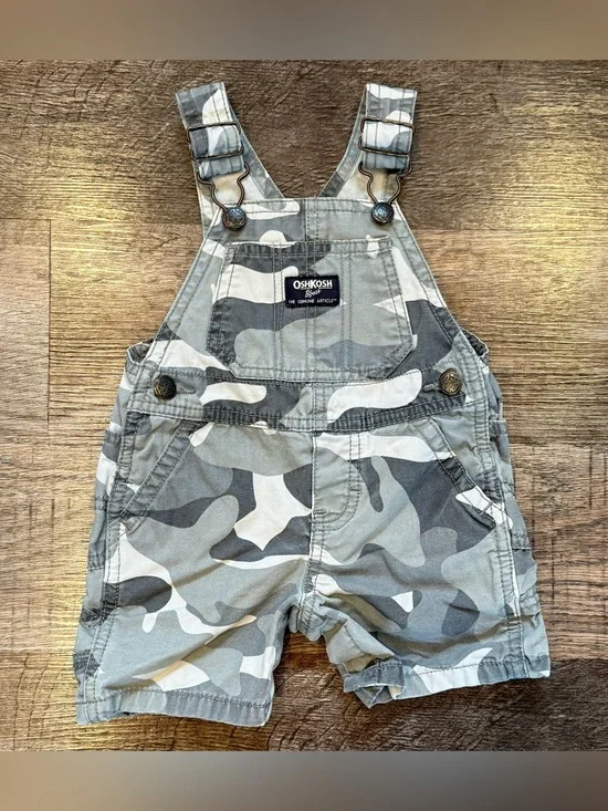 Oshkosh B’Gosh Grey Camo Short Overalls Adjustable Strap Snow Closure 9 Months
