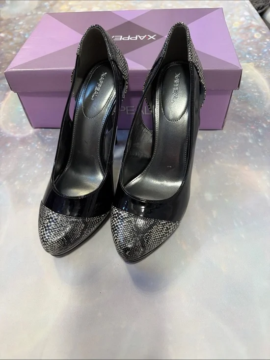 Xappeal Black Patent and Gray Snake-Print Pointed Toe Pumps 8