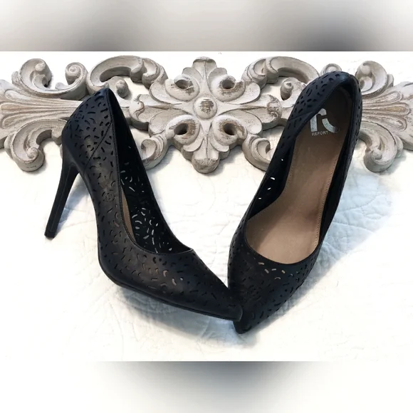 NWOT Report black heels.