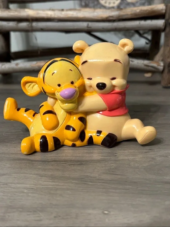 VTG  Baby Tigger Hugging Pooh Bear Collectors Piece Disney Decopac Rubber Figure