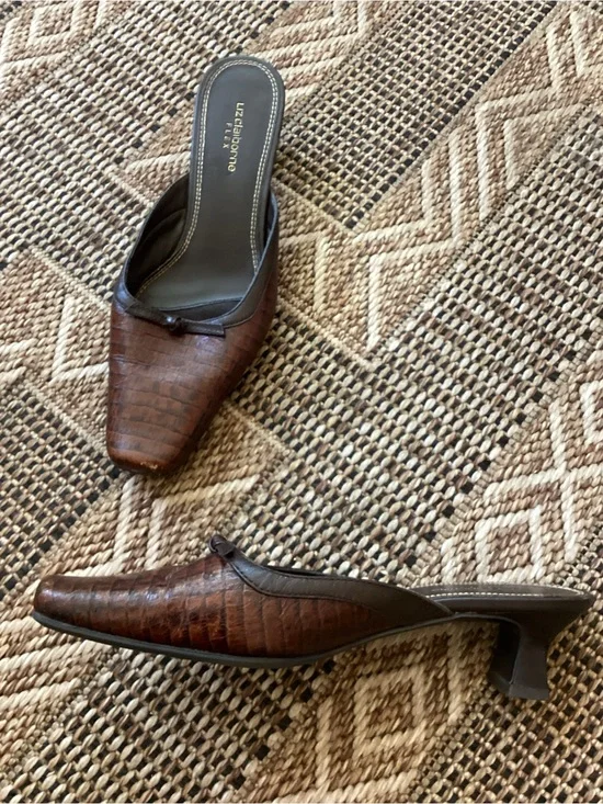 Liz Claiborne Vintage Leather Olinda 2 Kitten Heels Brown Size 6.5