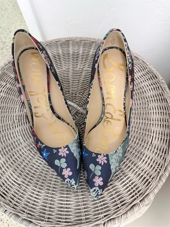 Sam Edelman Navy Floral Pointed Toe Heels
