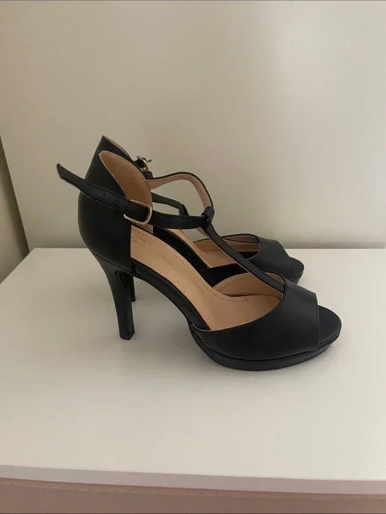 Dream Pairs Black T-Strap Peep Toe High Heels