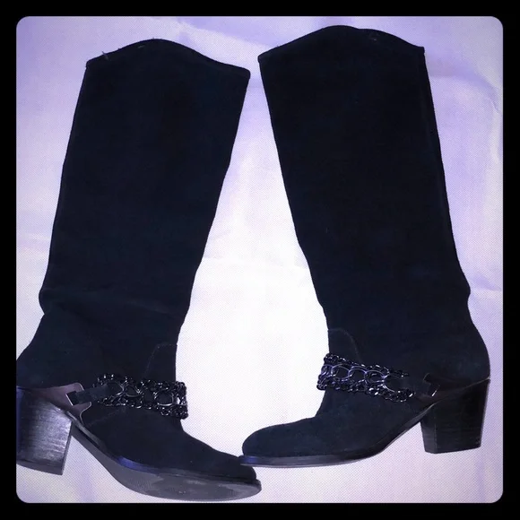 B Makowsky chain boots.
