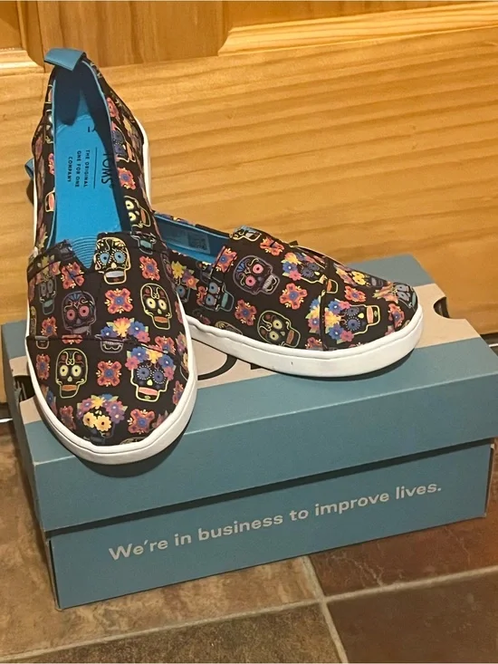Toms Kids Slip-On Sugar Skull Sneakers in Black with Multicolor Accents