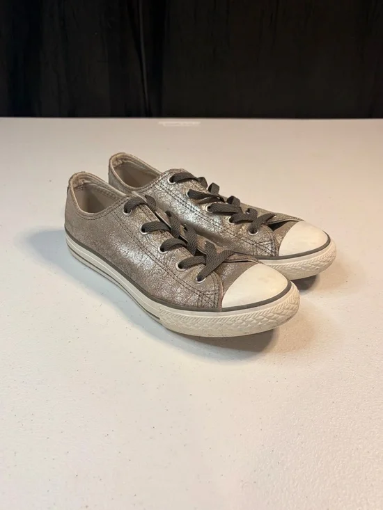 Title  Converse Chuck Taylor All Star Metallic Gold Low Top Sneakers Girl's SZ 4
