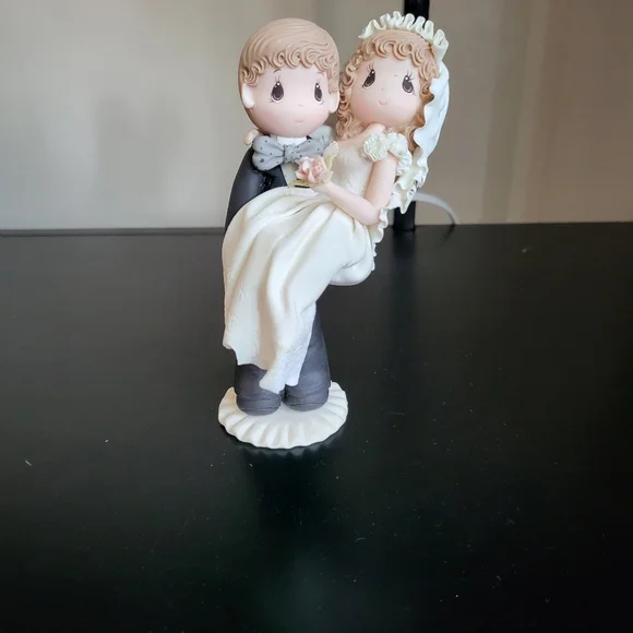 Precious Moments Bride and Groom Cake Topper - White and Cream