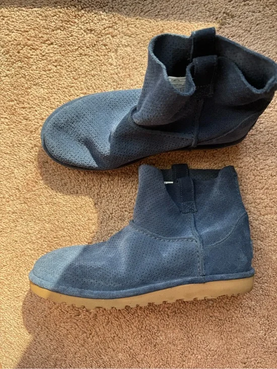 UGG Classic Mini Women's 7 Boots Blue Suede Short Ankle Unlined Perforated size8