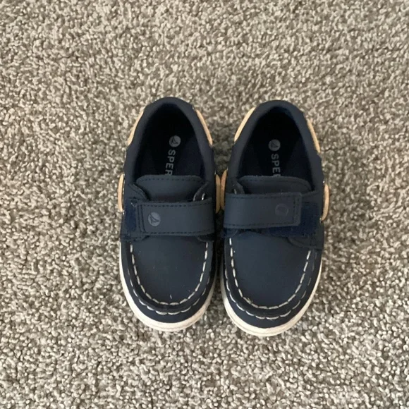 Sperry boys size 5 like new