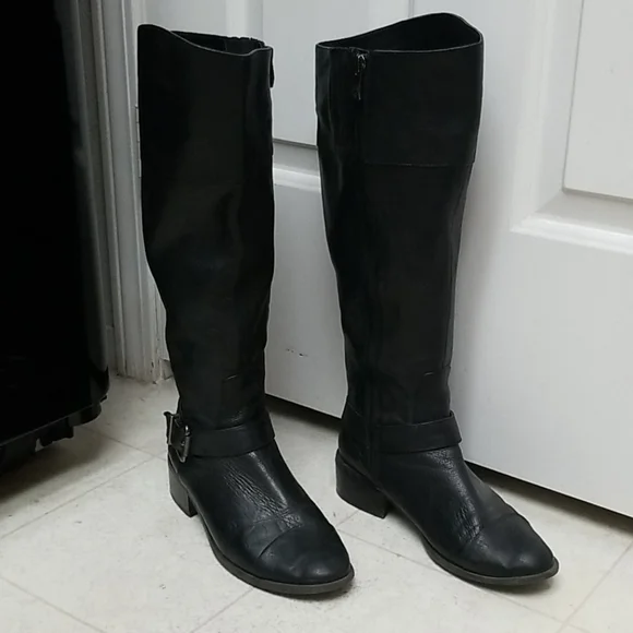 VINCE CAMUTO black leather tall knee boots leisha