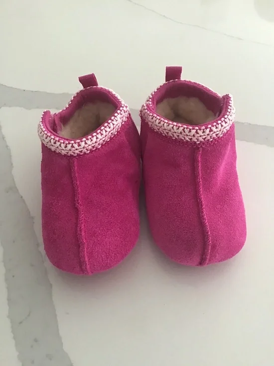 Uggs toddler girl botties Size 4/5/ Color Hot Pink