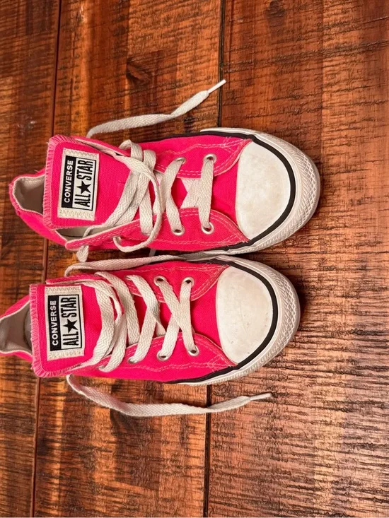 Converse Chuck Taylor All Star Low Top Pink Sneakers Youth Size 2 Shoes